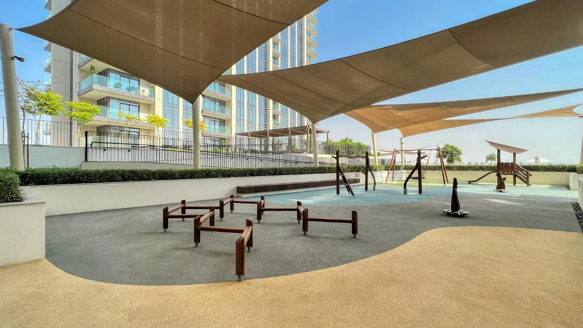 Chic 2 Bedroom Apartment I Dubai Creek Harbour Views I Parking, Gym, Pool & Wi-Fi I By Meerak